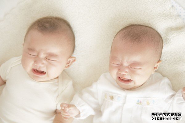 双胞胎是如何发育的，提前一年服用叶酸生双胞胎是否有依据？